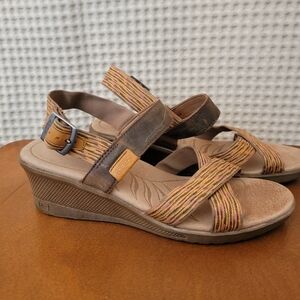 NWOB Keen Brown Wedge Sandals with Ankle Strap